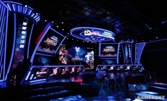 映了两人在 映了两人在